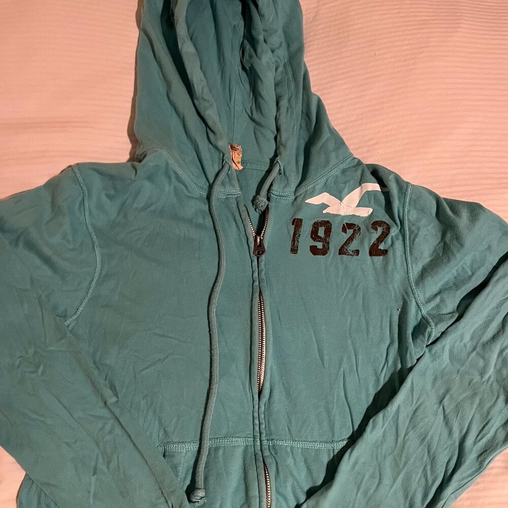 Hollister long sleeved zip up hoodie size Small